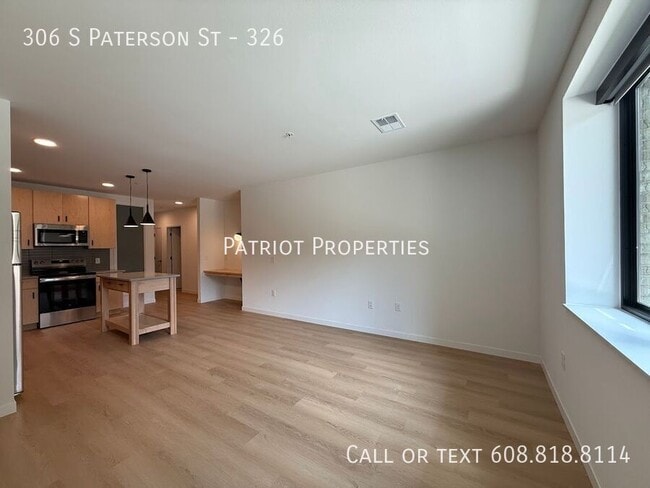Building Photo - 306 S Paterson St