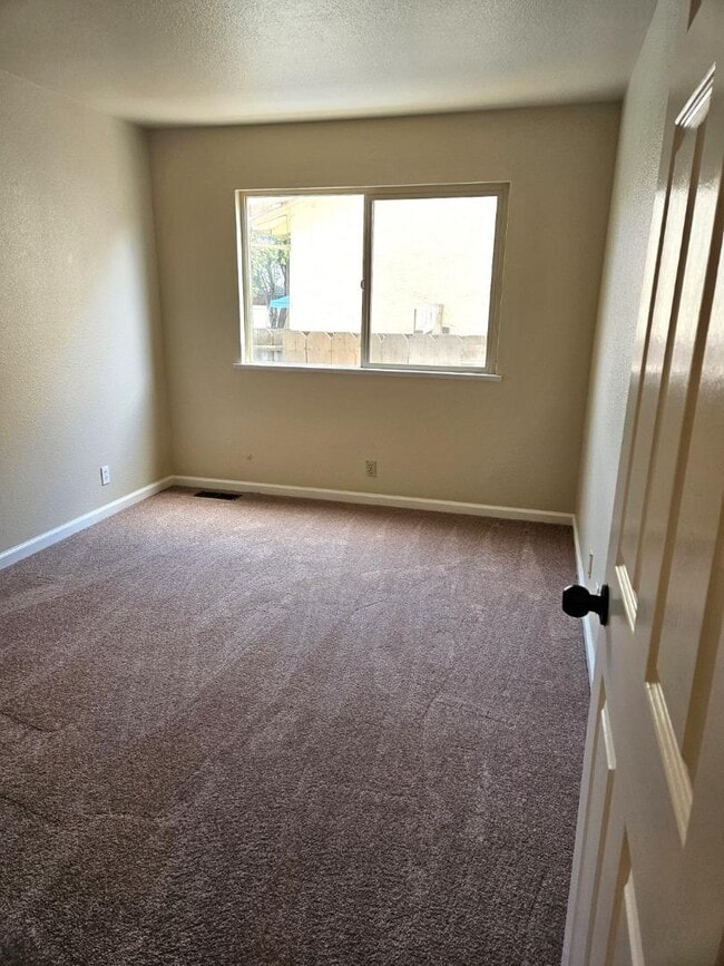 Building Photo - 1000 Peach Ct