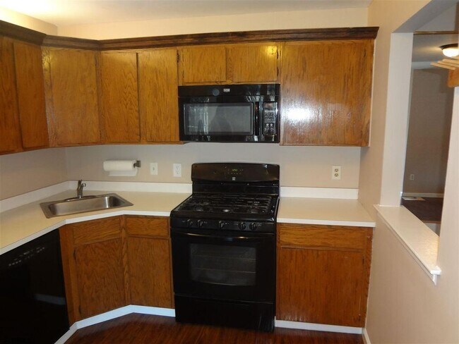 Building Photo - 20 Iroquois Dr