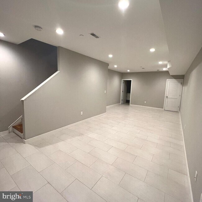 Building Photo - 705 Fairmount Ave