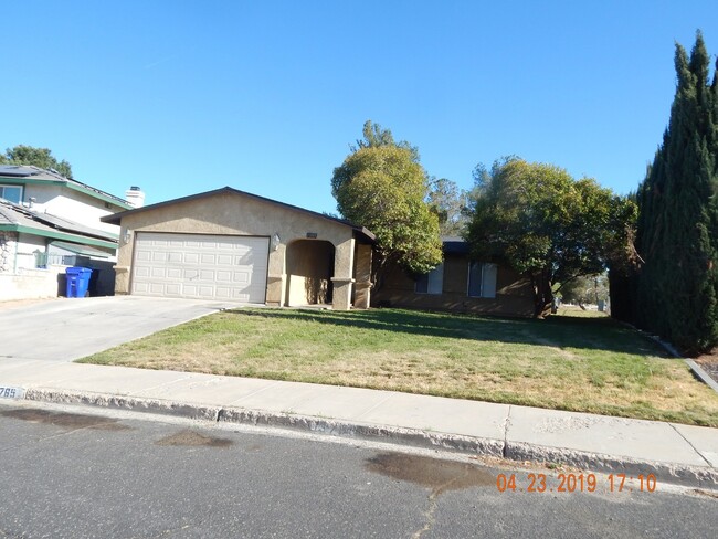 Building Photo - 3 bedroom/ 2 bath Home On Green Tree Golf ...