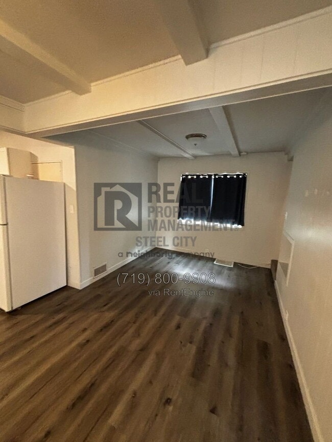 Building Photo - 1428 E Orman Ave