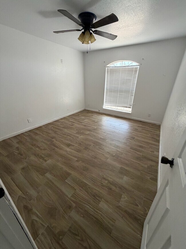 Building Photo - 12741 Bunyan Way