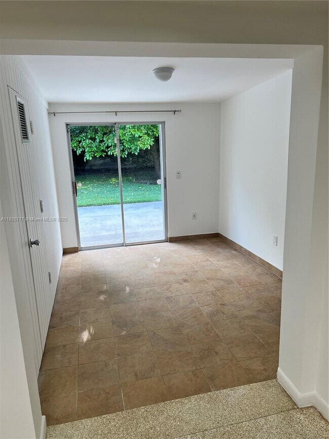 Building Photo - 10820 SW 78th Ave