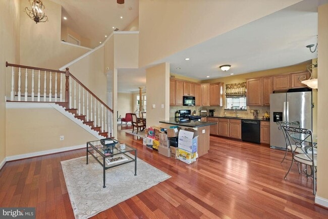 Building Photo - 33 Weaver Dr
