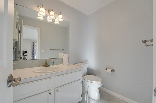 Building Photo - Beautiful 4 bed, 3.5 bath Home in Fort Col...