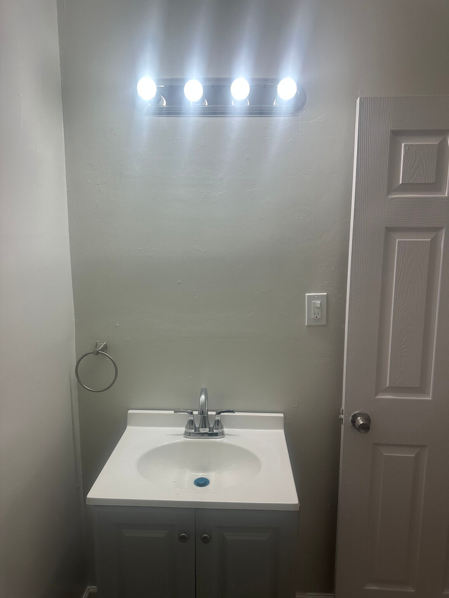 Building Photo - 53 Terhune Ave