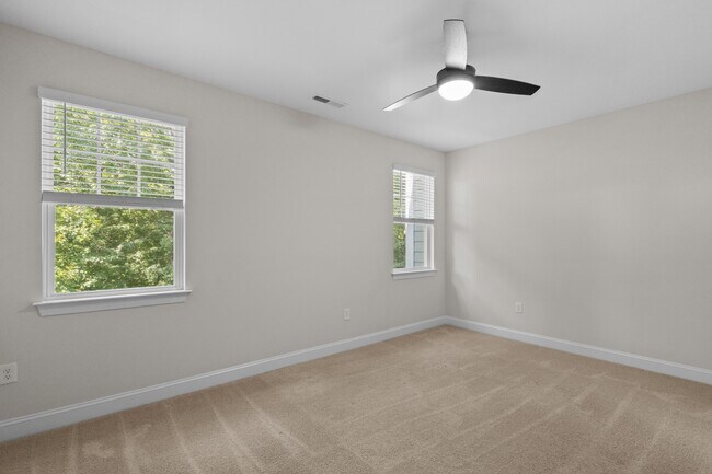 Building Photo - 2888 Macintosh Woods Dr