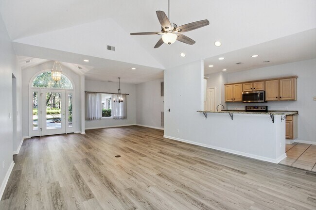 Building Photo - 173 Sumter Square