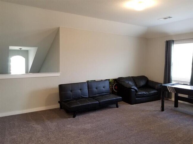 Building Photo - Stunning 5 beds 3 baths in Fort Worth!