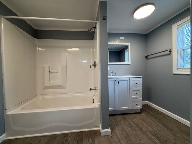 Building Photo - 3 Bedroom 2 Bathroom Home located in Baileyton, TN