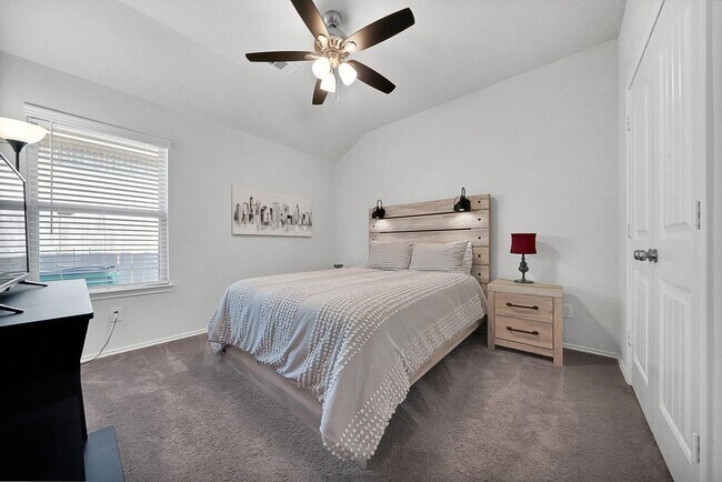 Building Photo - 25915 Aura Lake Ln