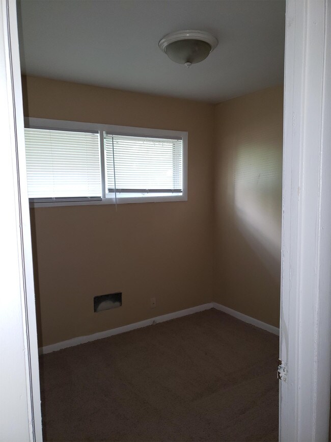 Building Photo - 7802 Ruskin Way
