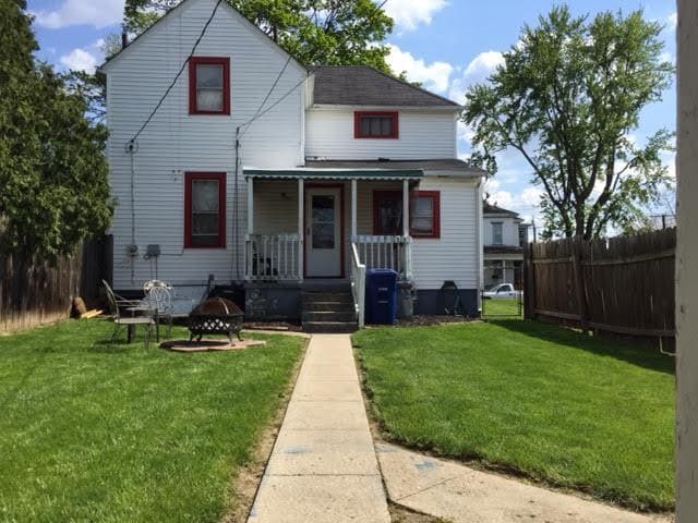 Private back yard & porch - 64 E Dodridge St