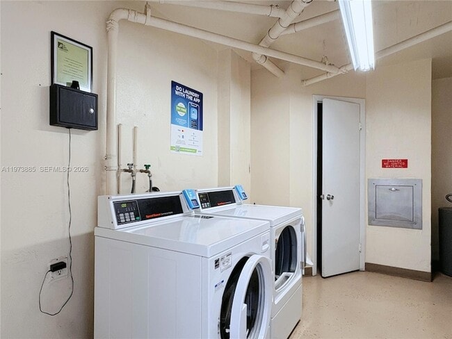 Building Photo - 3100 NE 49th St