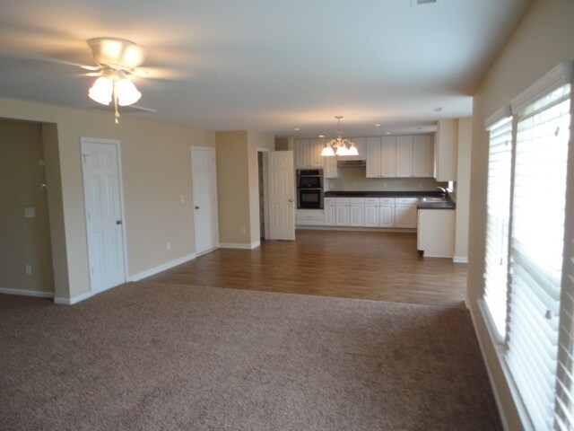 Building Photo - 204 Edgecroft Way