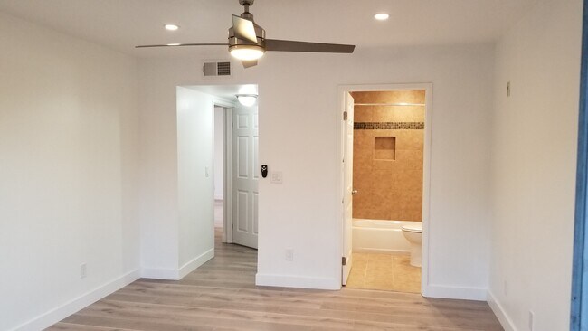 Building Photo - 6525 Woodley Ave