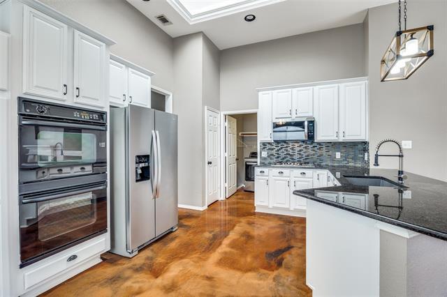 Building Photo - 613 Castleford Dr