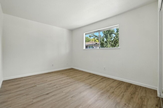 Building Photo - Gorgeous 2 Bed Condo in Foothill Farms