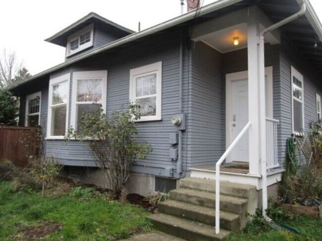 Building Photo - Charming 3 Bedroom Craftsman in North Tacoma