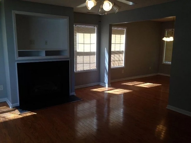 Building Photo - 815 Woodgreen Dr