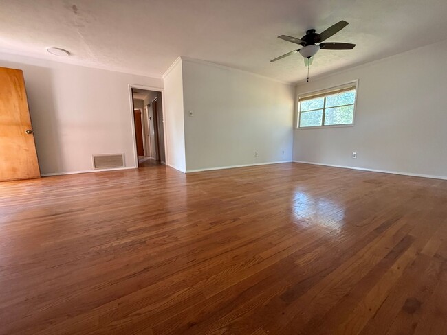 Building Photo - 1821 Grove Hill Ln