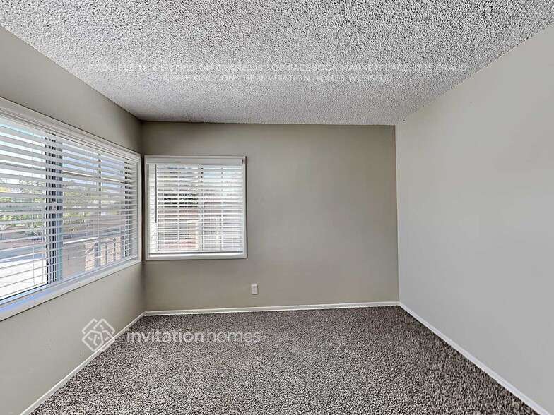 Building Photo - 13618 Saranac Dr