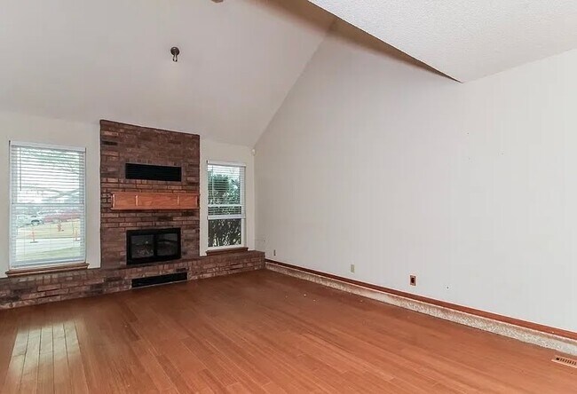 Building Photo - 1517 NE 26th St