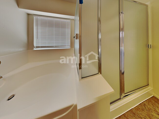 Building Photo - 3933 E Mica Rd