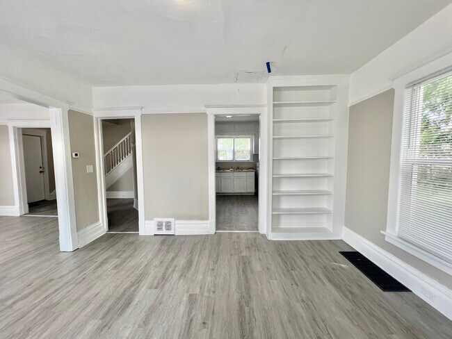 Building Photo - 812 Woodward Ave