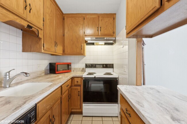Building Photo - 1516 Hinman Ave