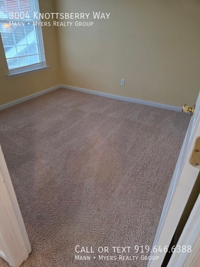 Building Photo - 3004 Knottsberry Way