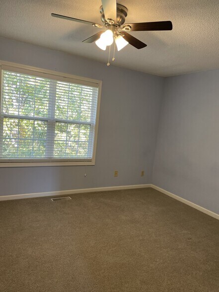 Building Photo - 1102 22nd St NE