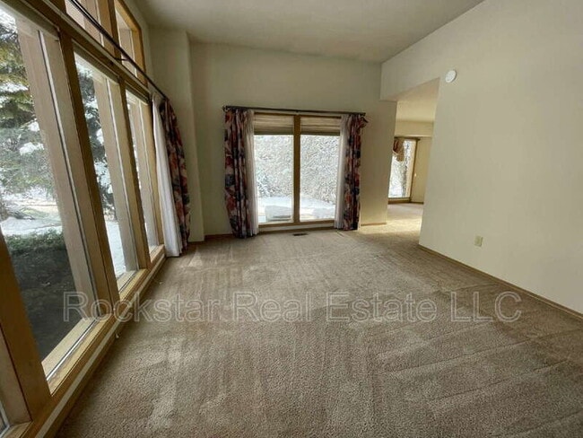 Building Photo - 5605 N Northwood Dr