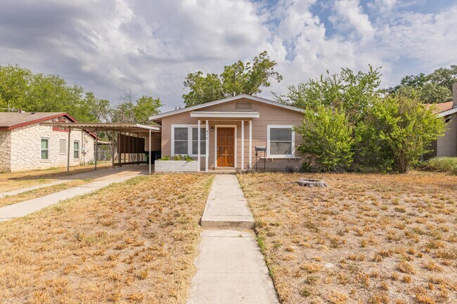 Primary Photo - 875 Utopia Ln