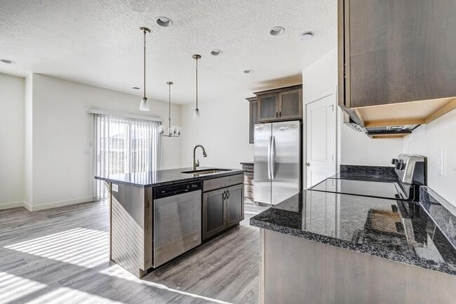 Building Photo - 803 N Hilltop Dr