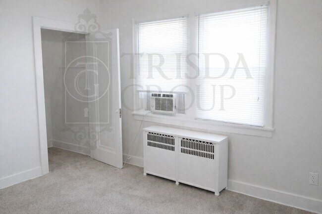 Building Photo - Avail Avail Aug 1st: A GEM in Dormont!  Spacious 3BR Twin Home, Parking, Charm, Walkability, Outd...