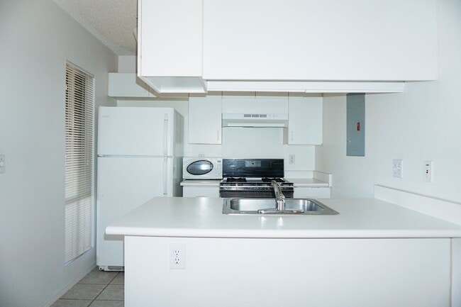 Building Photo - 91-1050 Puamaeole Street, #8V