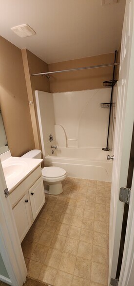 Building Photo - 709 Prospect Ln