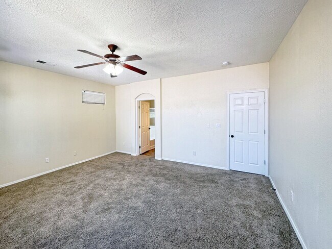 Building Photo - Stunning Cabezon Area Home!