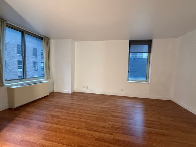 Building Photo - 145 E 48th St