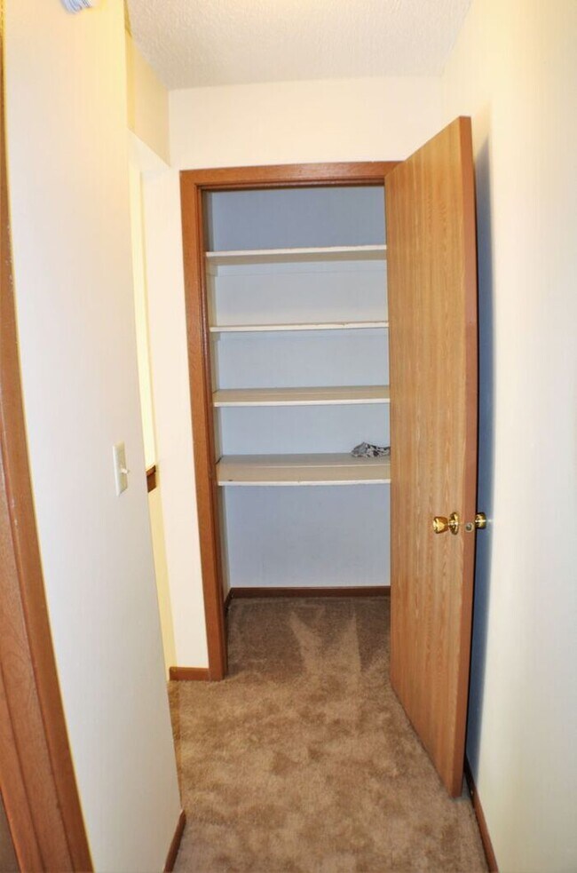 Building Photo - $1,375 | 3 Bedroom, 2.5 Bathroom Town Home...