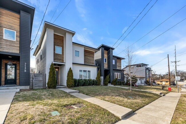 Building Photo - 715 32nd Ave N