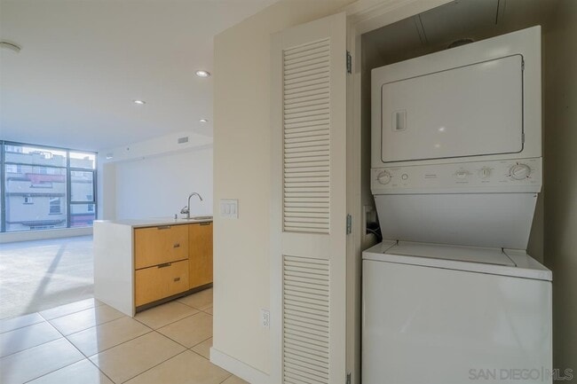 Building Photo - Beautiful 1Br/1Ba Downtown San Diego Condo In High-rise! Water Included! With Parking, Gym, Pool,...