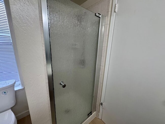 Building Photo - Upper level 2 bedroom 2 bath condo, laundry in unit!