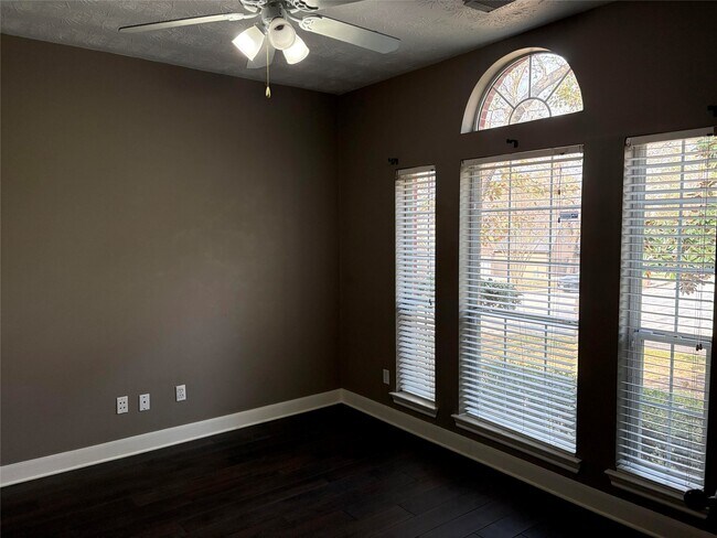 Building Photo - 3804 Mystic Cir