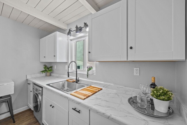 kitchen upper level - 3525 N Poinsettia Ave