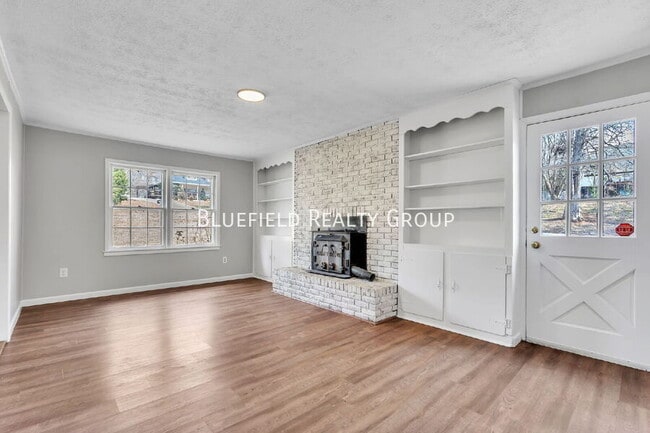 Building Photo - 107 River Rd Cir-