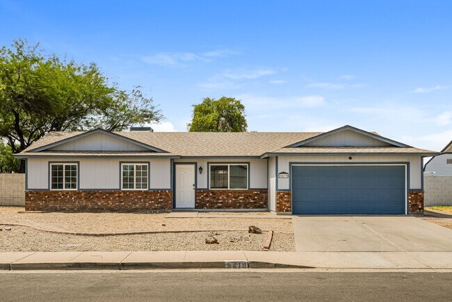 Building Photo - 5419 E Delta Ave