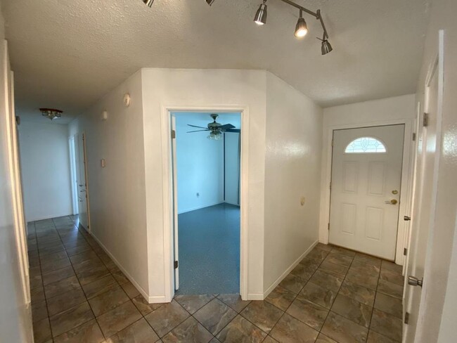 Building Photo - 1122 Rhonda Lee St